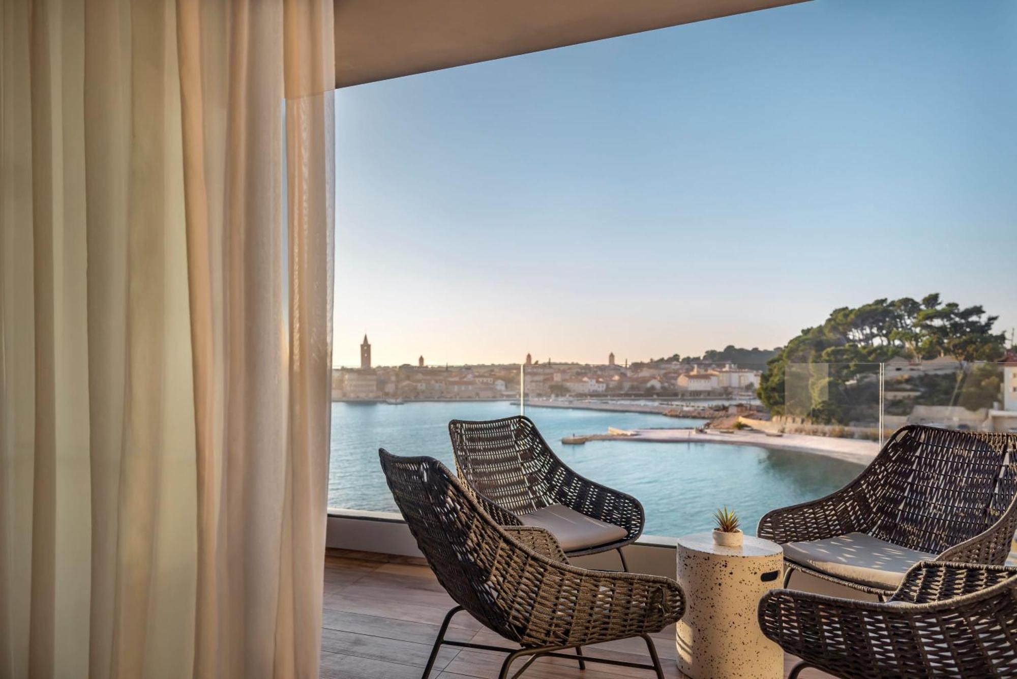 Valamar Padova Hotel Banjol Bilik gambar